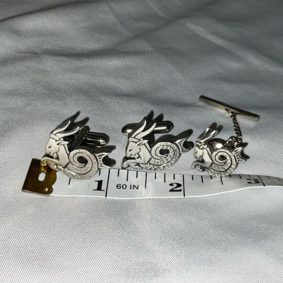 VTG SILVER TONE CAPRICORN CUFFLINKS & TIE CLIP ZODIAC JAN-DEC SEA GOAT SET/3 - Picture 9 of 9